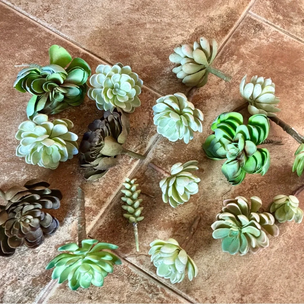 Lot- S-200…Artificial Succulents